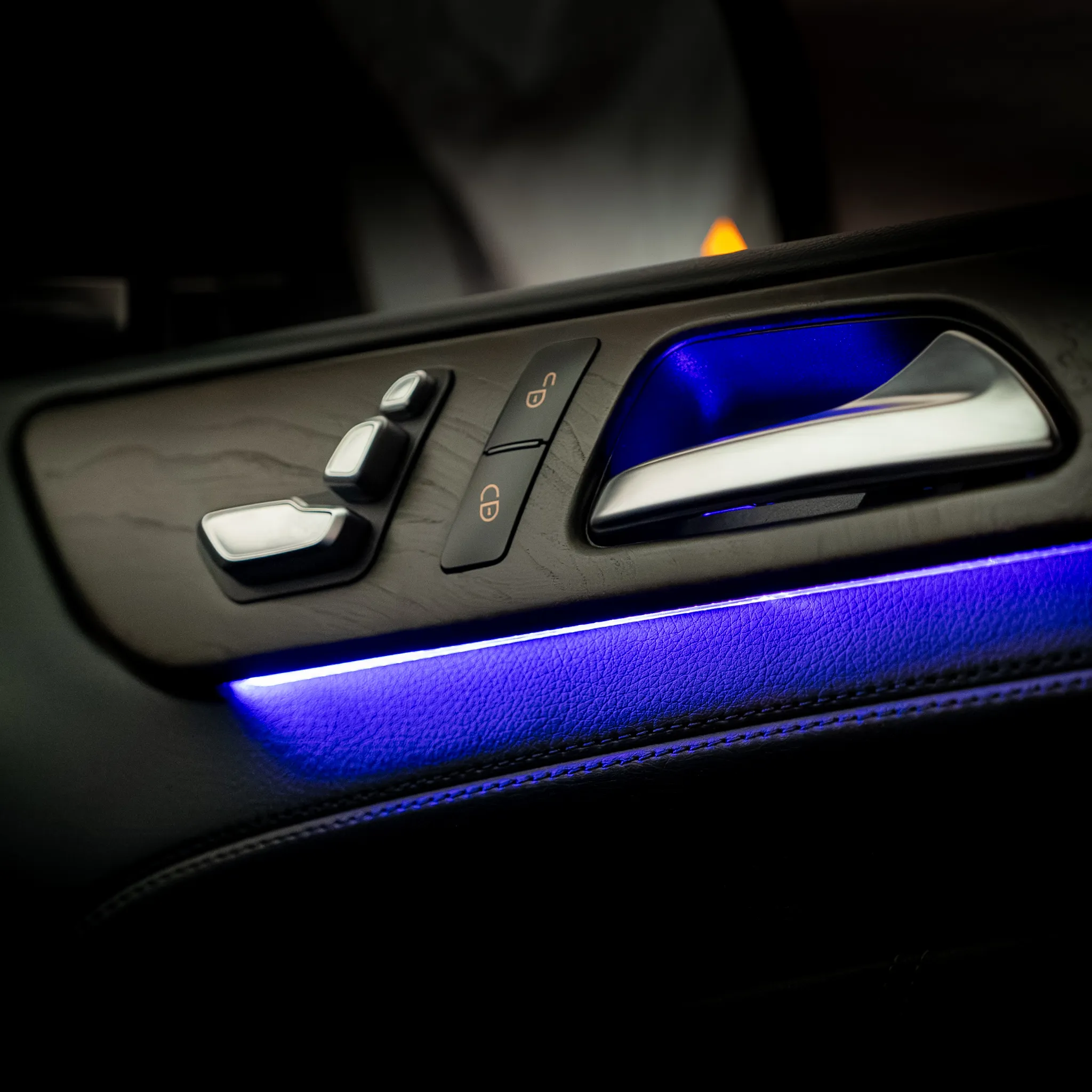 Mercedes GLE W166 Cockpit mit 12-Farben Ambientebeleuchtung