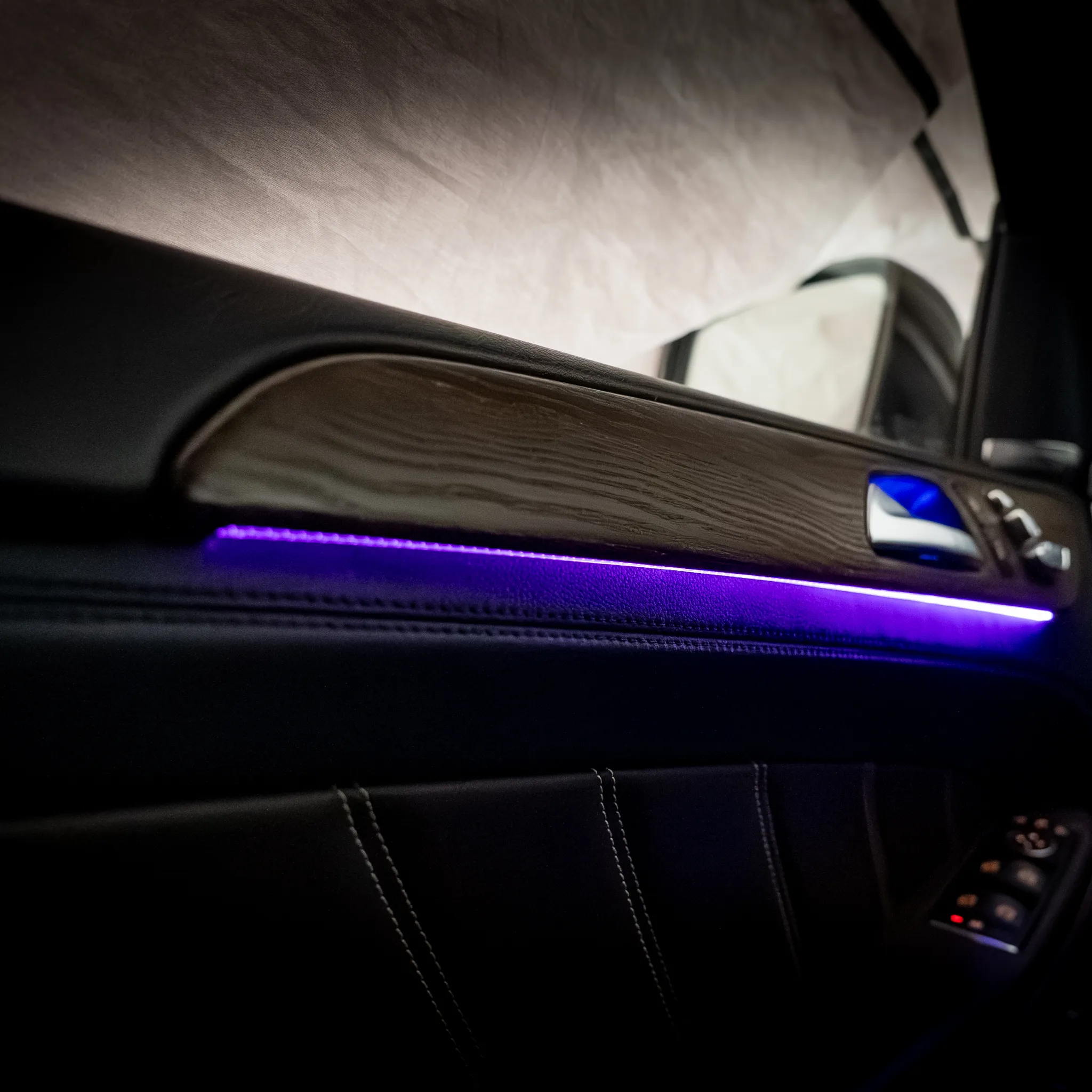 Detail Türverkleidung Mercedes GLE W166 mit LED Ambientelicht