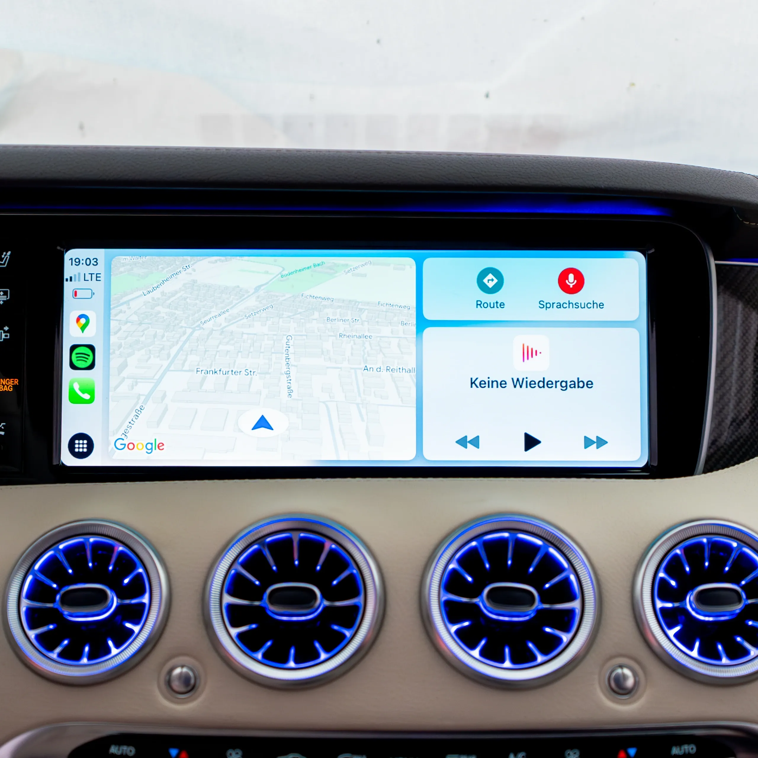 Apple CarPlay Freischaltung Mercedes C-Klasse W205 Innenraum Display